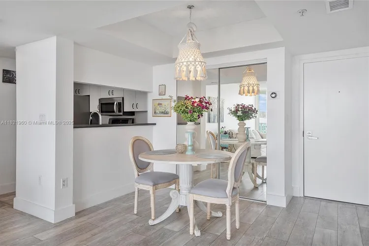 Floridian #2106 image #6