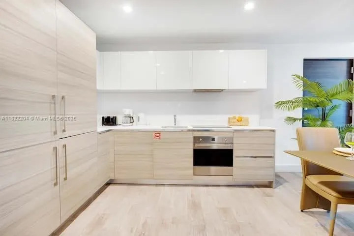 Costa Hollywood #N521 image #10