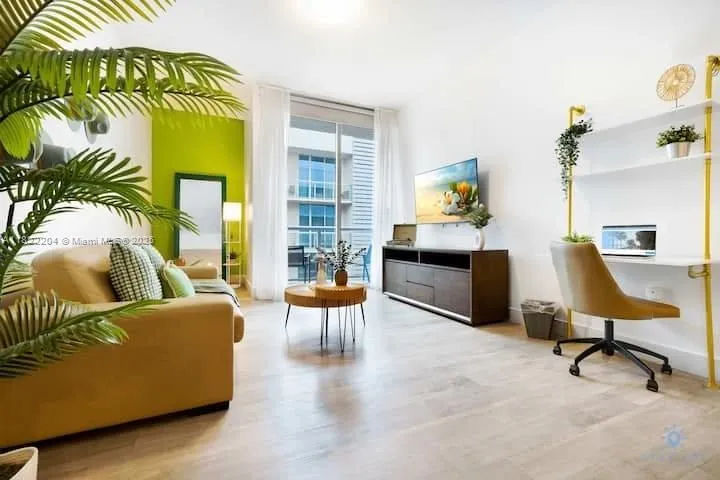 Costa Hollywood #N521 image #11