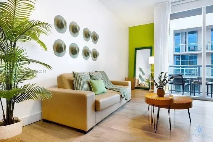 Costa Hollywood #N521 image #12