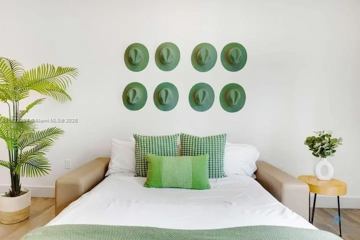 Costa Hollywood #N521 image #14