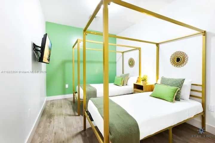 Costa Hollywood #N521 image #17