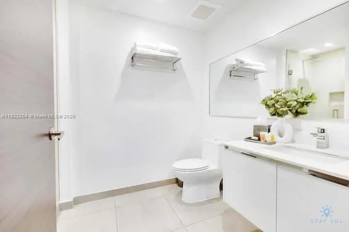 Costa Hollywood #N521 image #18