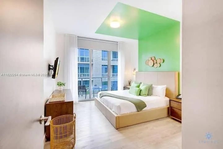 Costa Hollywood #N521 image #19