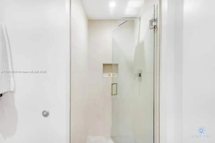 Costa Hollywood #N521 image #21