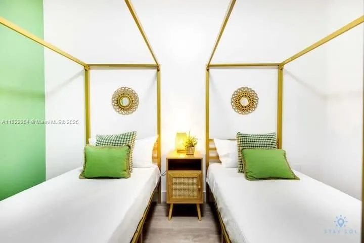 Costa Hollywood #N521 image #22