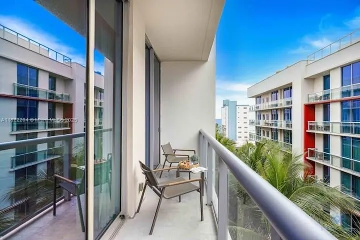 Costa Hollywood #N521 image #23