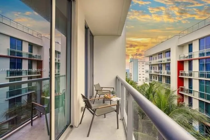 Costa Hollywood #N521 image #24