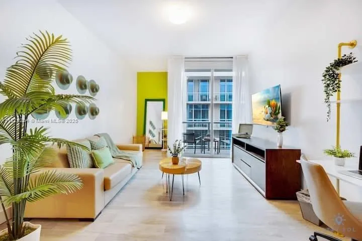 Costa Hollywood #N521 image #6