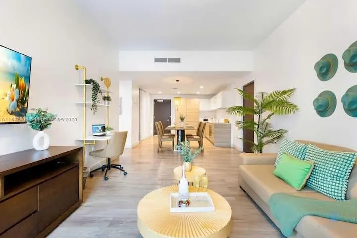 Costa Hollywood #N521 image #7