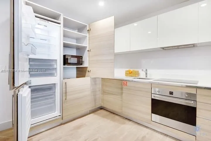 Costa Hollywood #N521 image #9