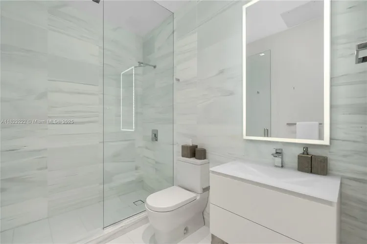 321 Ocean Drive #200 image #33