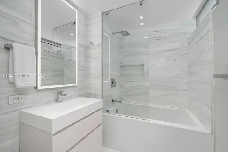 321 Ocean Drive #200 image #34