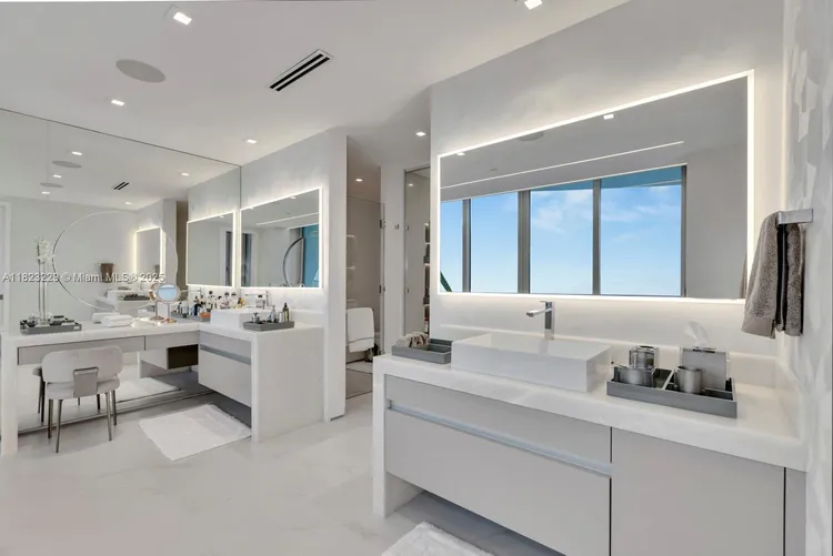 Jade Signature #5103 image #39