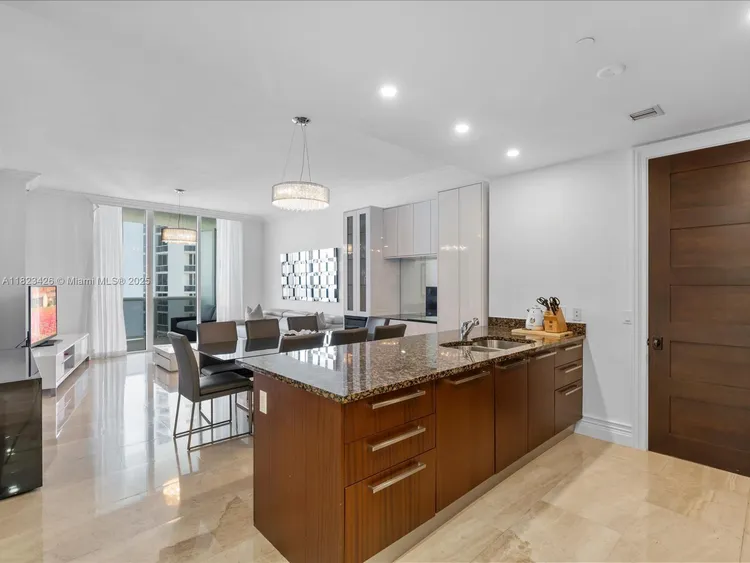 Trump Tower 2 #2002 image #7