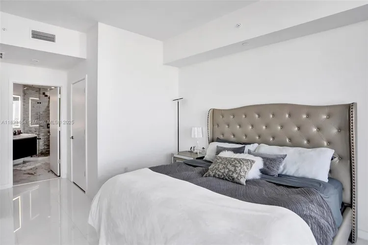 Paramount Miami Worldcenter #2204 image #10