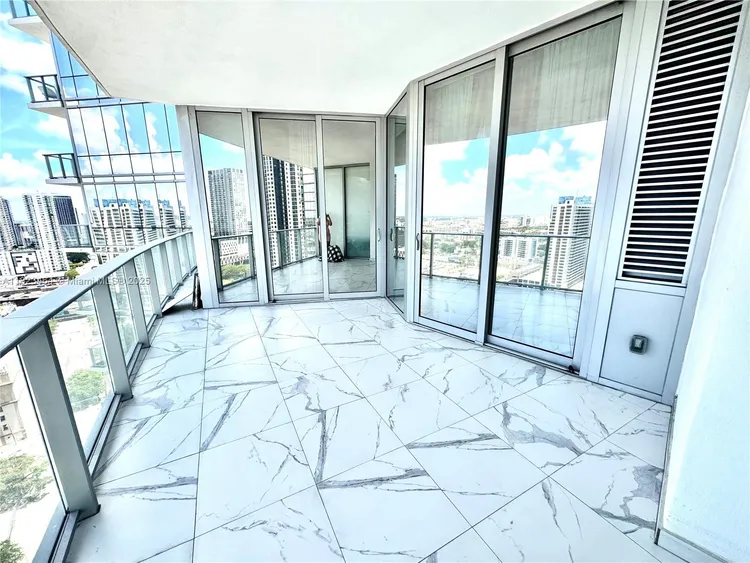 Paramount Miami Worldcenter #2204 image #19