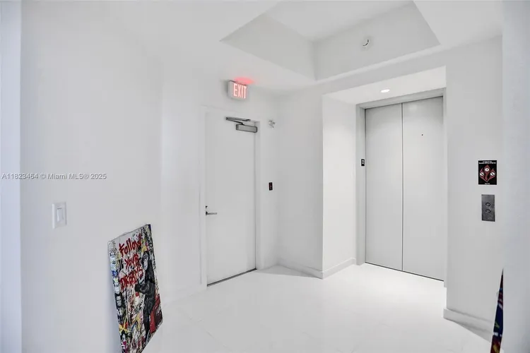 Paramount Miami Worldcenter #2204 image #21