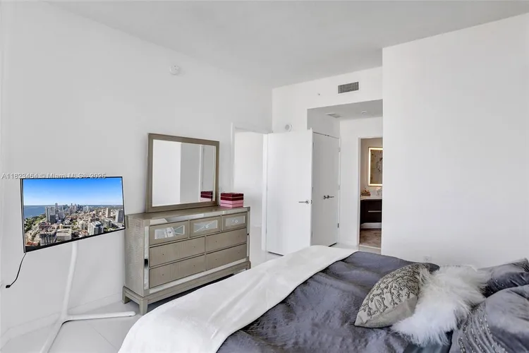 Paramount Miami Worldcenter #2204 image #9