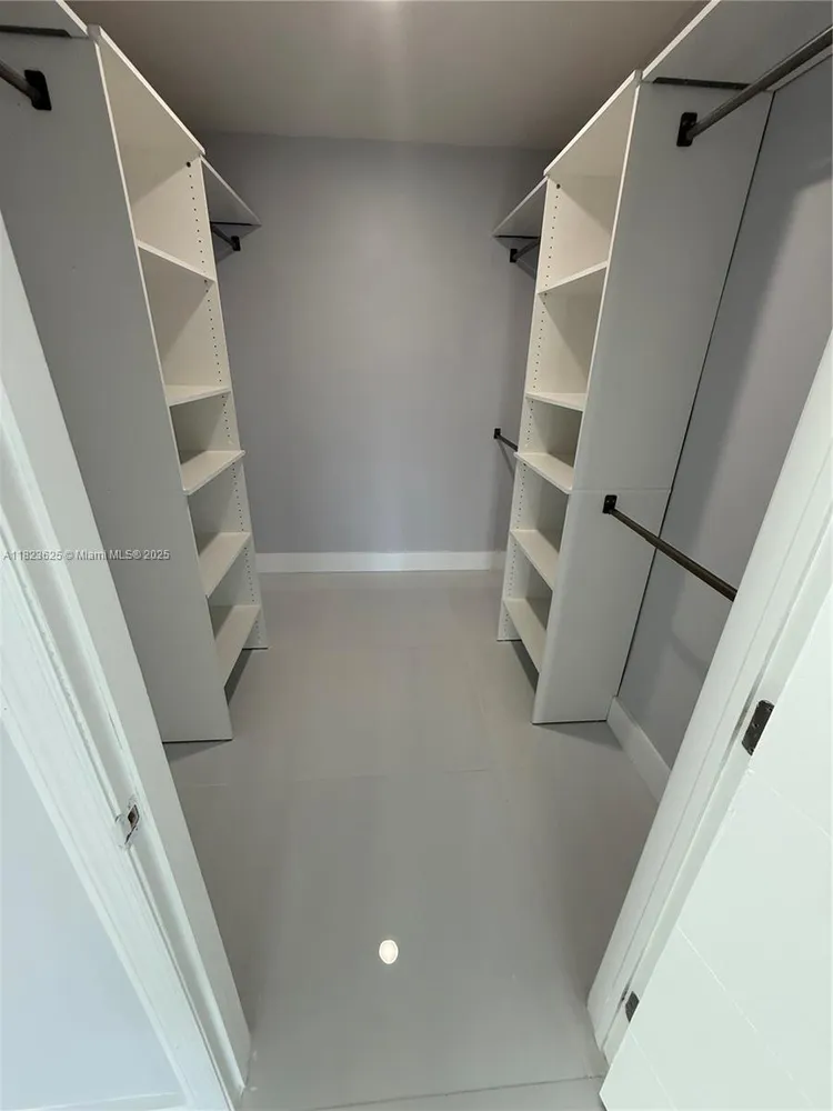 Hollywood Towers #506 image #13