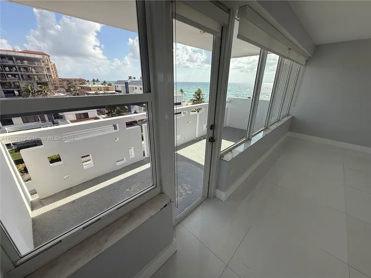 Hollywood Towers #506 image #16