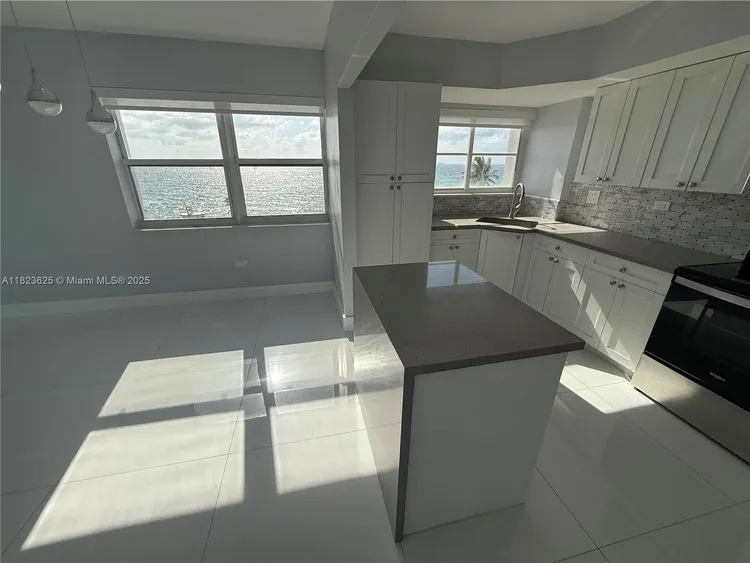 Hollywood Towers #506 image #18