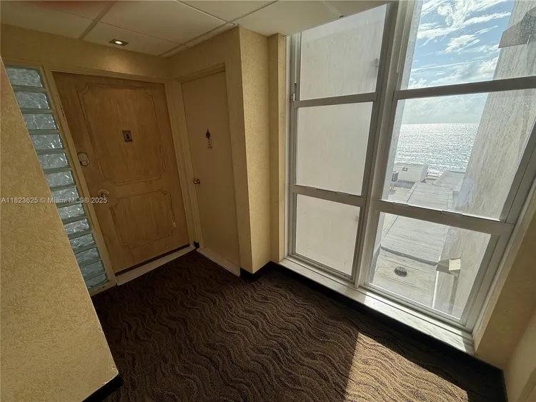 Hollywood Towers #506 image #22