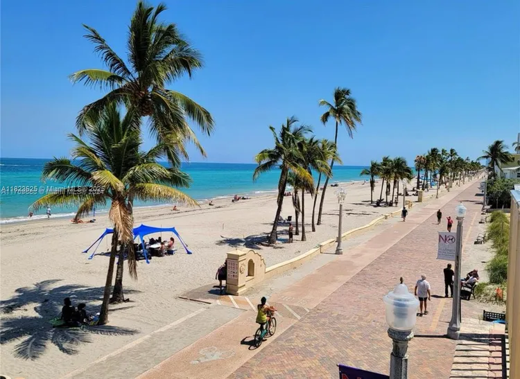 Hollywood Towers #506 image #7