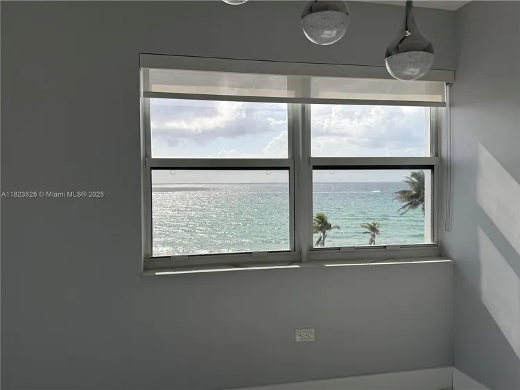 Hollywood Towers #506 image #8