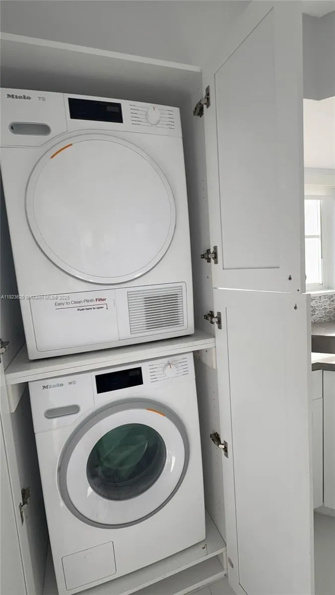 Hollywood Towers #506 image #9