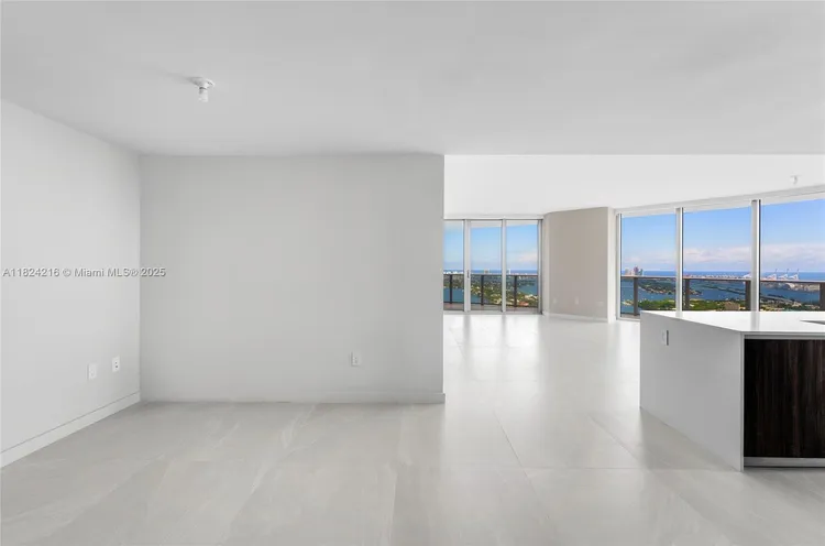 Aria on the Bay #4112 image #10