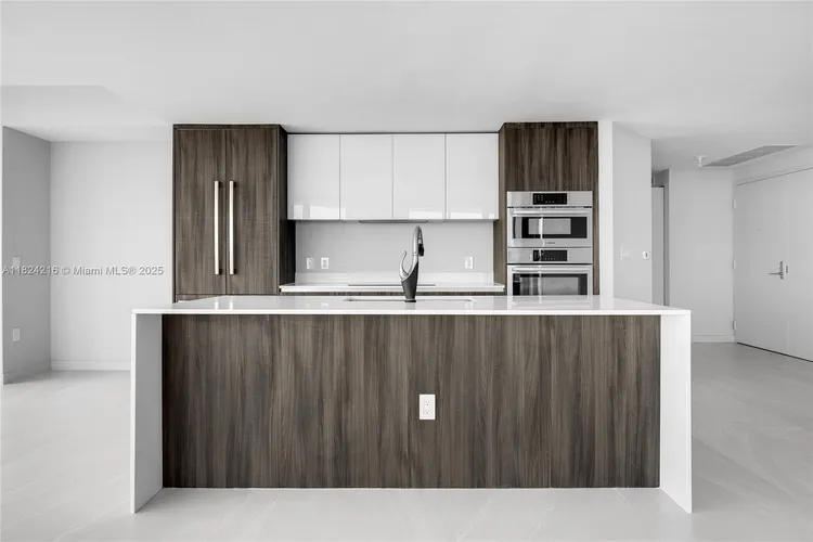 Aria on the Bay #4112 image #20