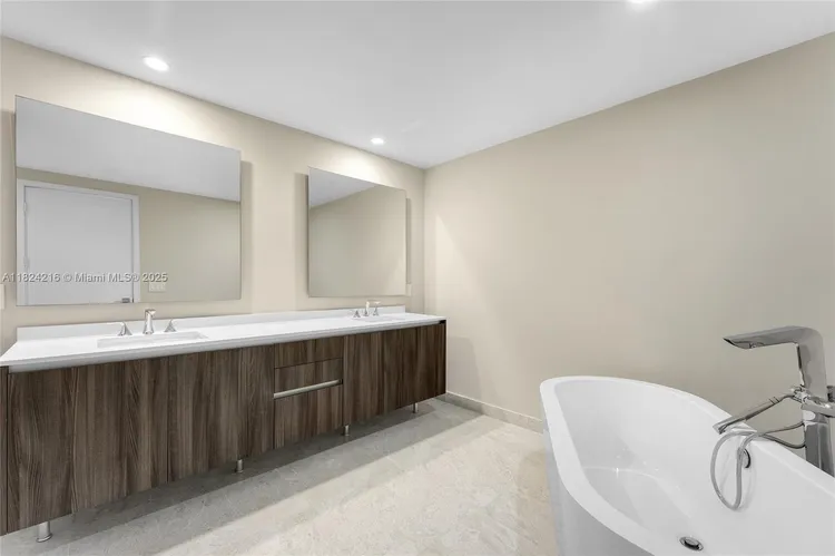 Aria on the Bay #4112 image #22