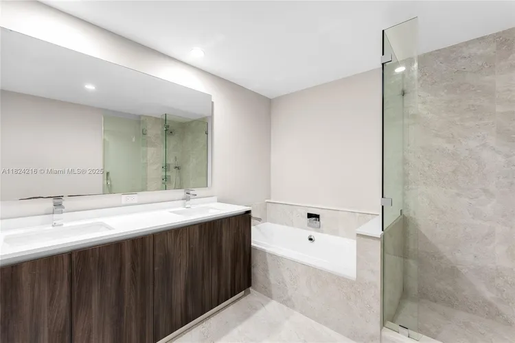 Aria on the Bay #4112 image #27