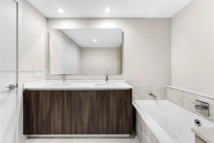 Aria on the Bay #4112 image #28