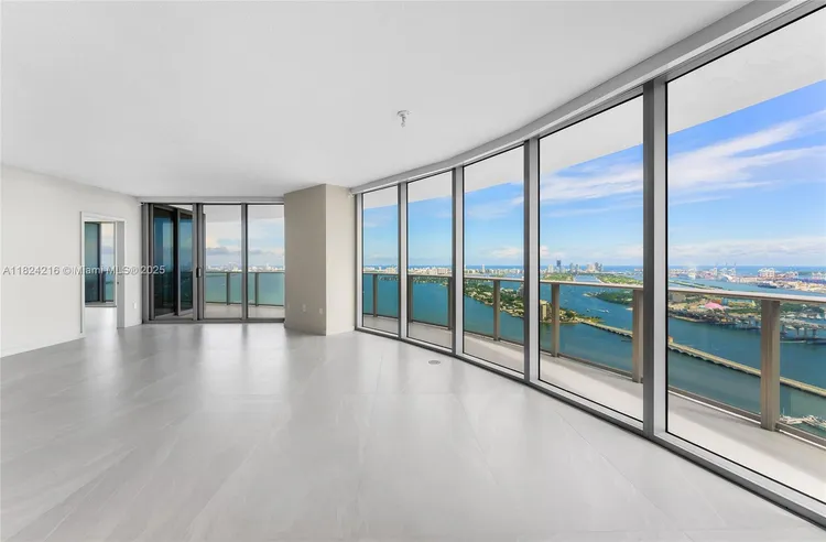 Aria on the Bay #4112 image #8