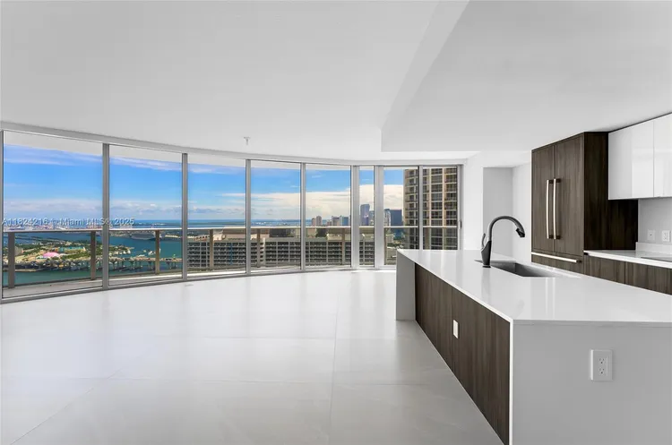 Aria on the Bay #4112 image #9