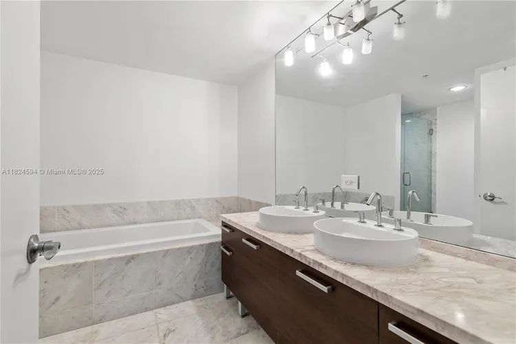 Vizcayne North Tower #4107 image #25