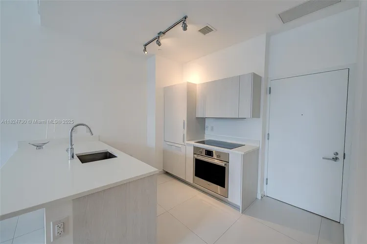 Paraiso Bayviews #205 image #9