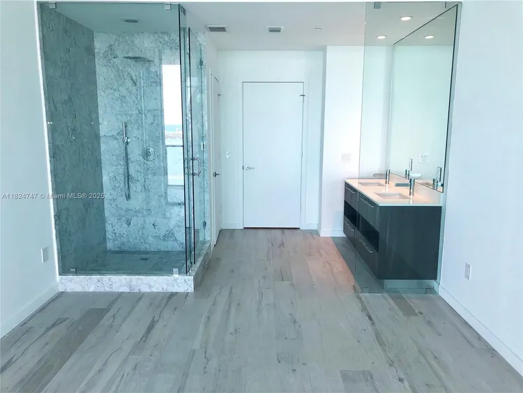 Gran Paraiso #4806 image #24