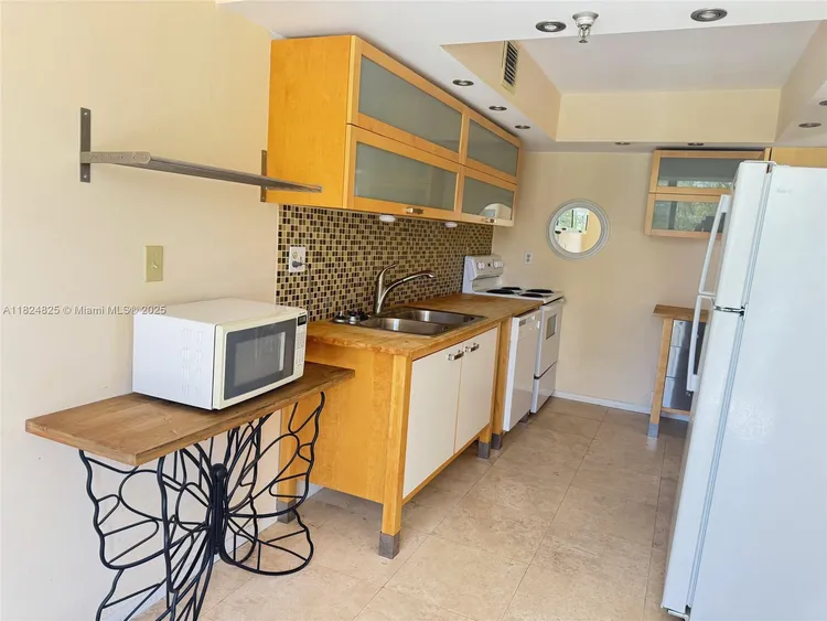 Winston Towers #316 image #10