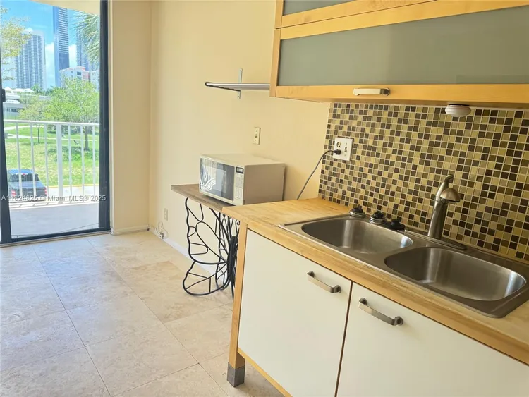 Winston Towers #316 image #12