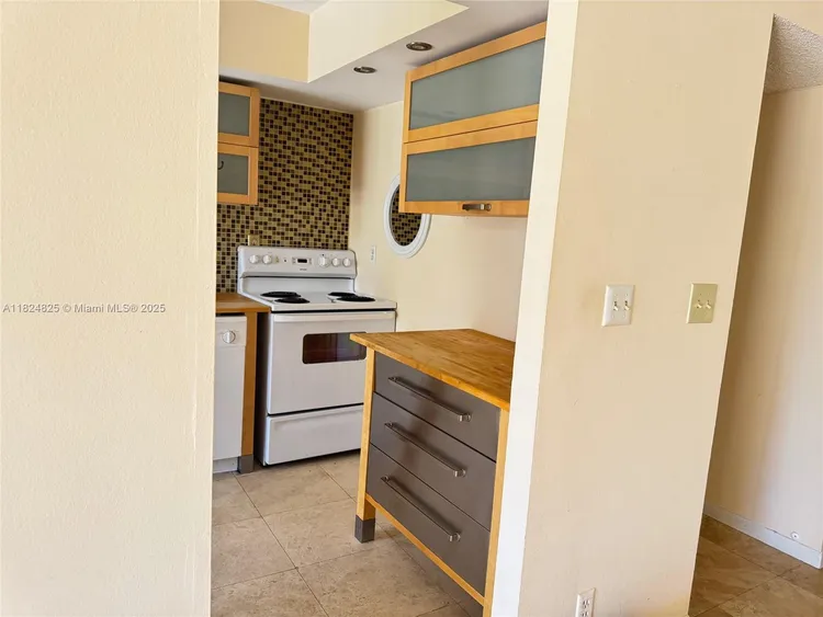 Winston Towers #316 image #13