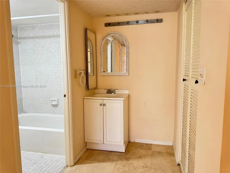 Winston Towers #316 image #16