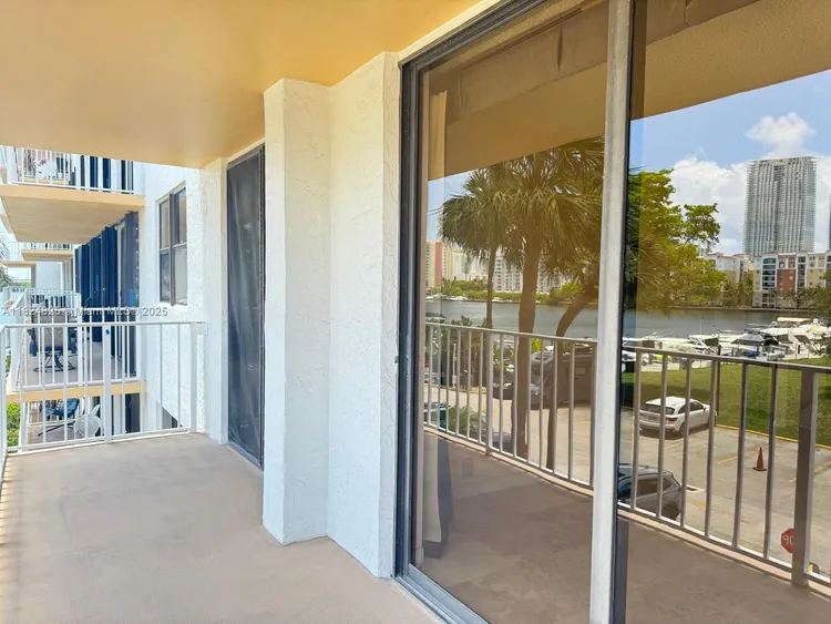 Winston Towers #316 image #22