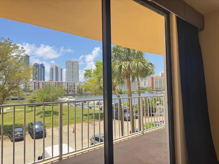 Winston Towers #316 image #23