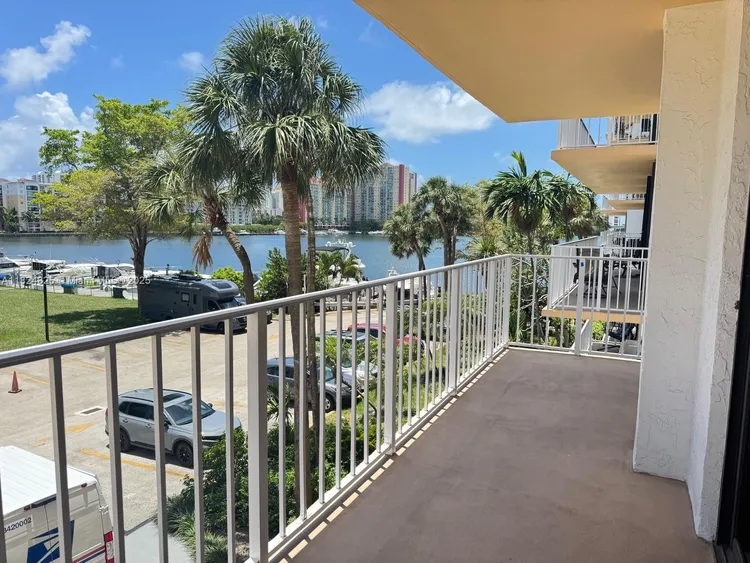 Winston Towers #316 image #24