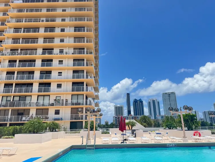 Winston Towers #316 image #26