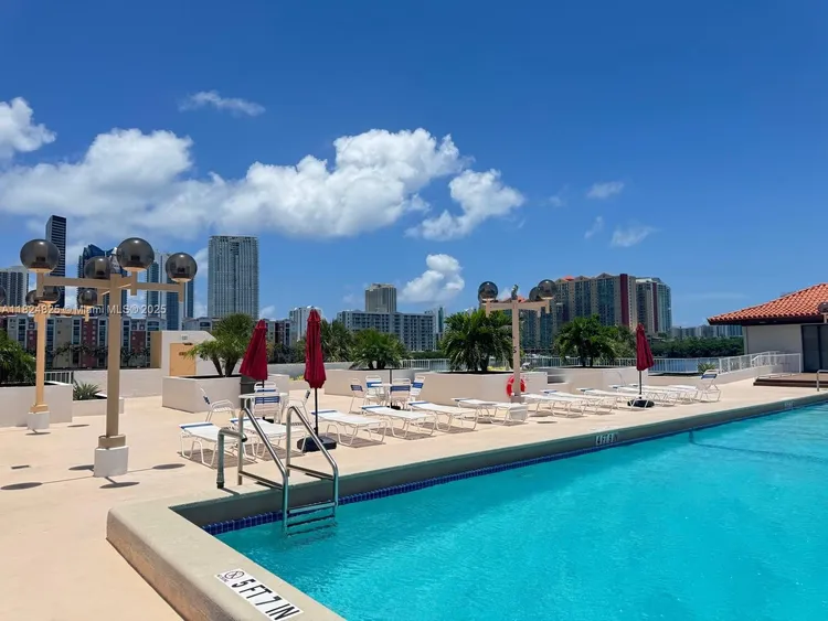 Winston Towers #316 image #29