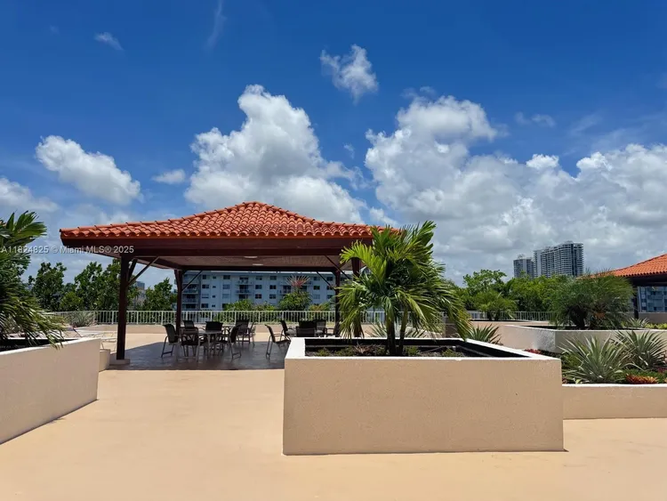 Winston Towers #316 image #31